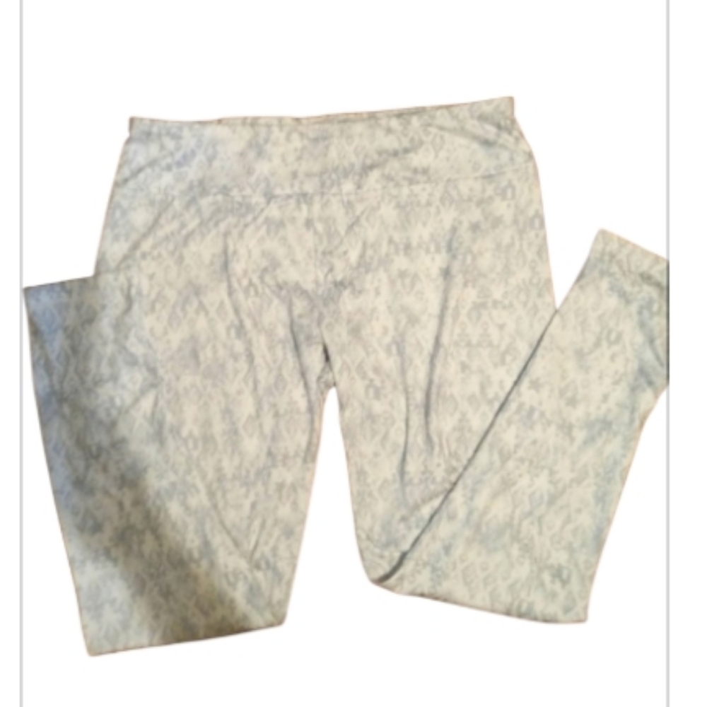 White and Gray Patterned Leggings